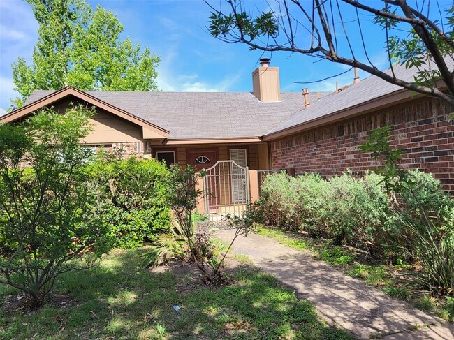 Primary Photo - 512 Maplecreek Dr