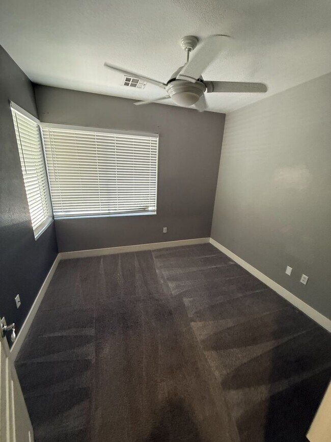Building Photo - 821 Peachy Canyon Cir