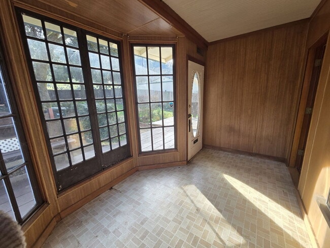 Building Photo - 1764 SE Douglas Ave