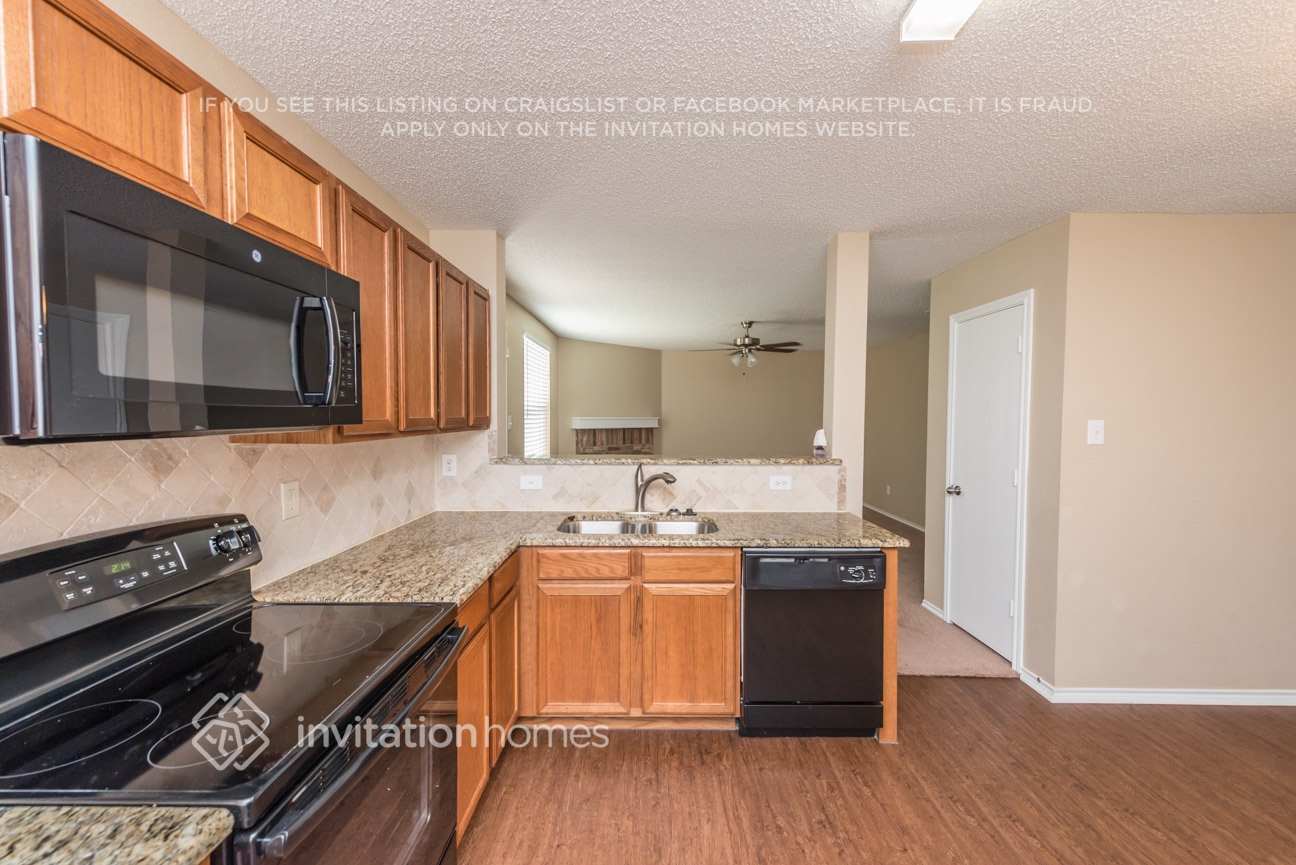 Building Photo - 3450 Post Oak Dr