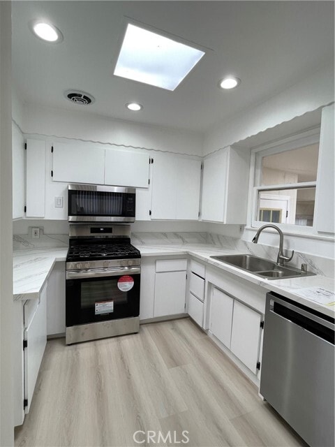 Building Photo - 14261 Cedarwood St