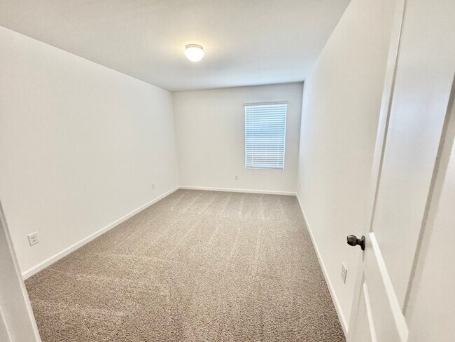 Building Photo - 4 br 2.5 ba with 2 car garage new construction