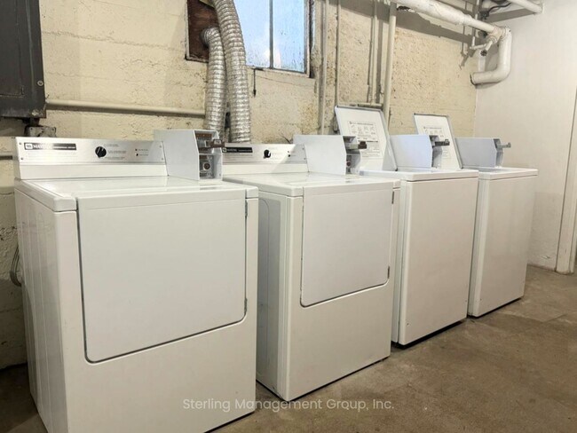 Building Photo - (949) Harrison Street Plex - 1 Bed / 1 Bat...