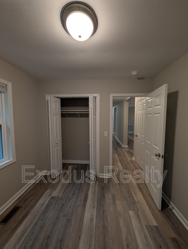 Building Photo - 414 Maple Ave