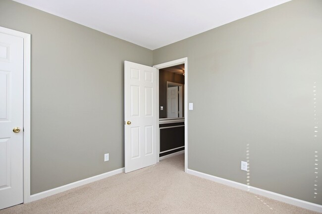 Building Photo - Dog-Friendly Forest Lakes North Home (Appl...