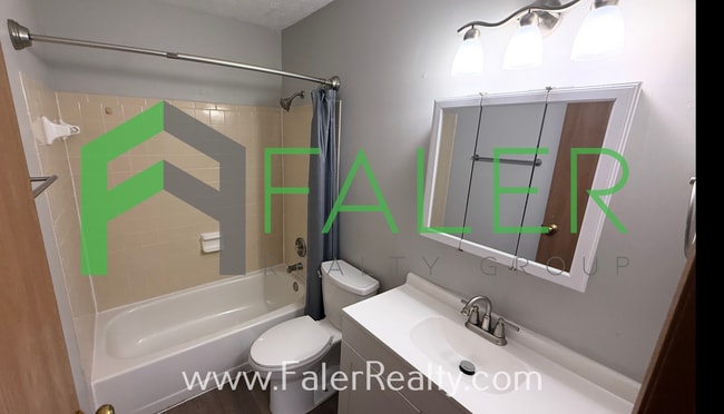 Building Photo - Ground Floor Condo Available Now!