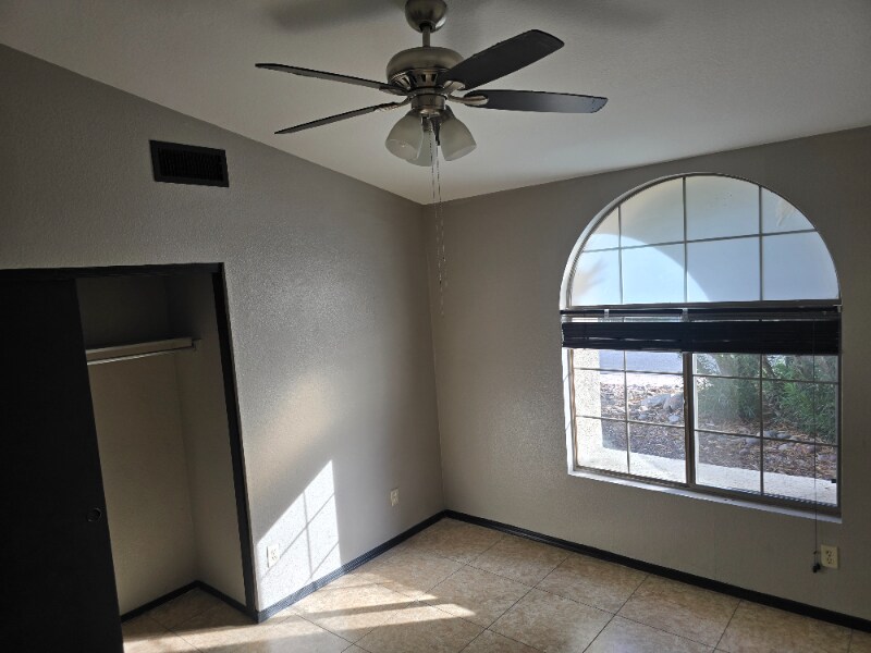 Building Photo - 8228 W Palmaire Ave