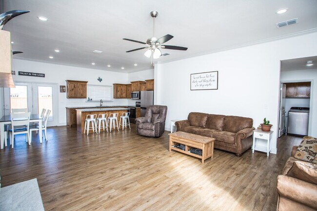 Building Photo - Wonderful 4/2 in Iron Horse in Wolfforth!