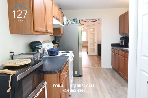 Building Photo - Conveniently Located Single Family Home with lots of space!