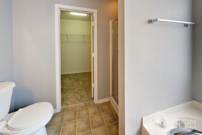 Building Photo - 956 Willow Creek Dr