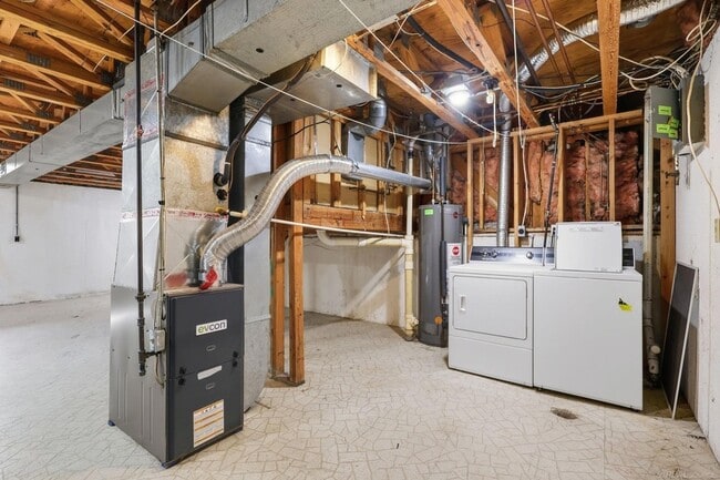 Building Photo - 1340 Kings Cove Dr E