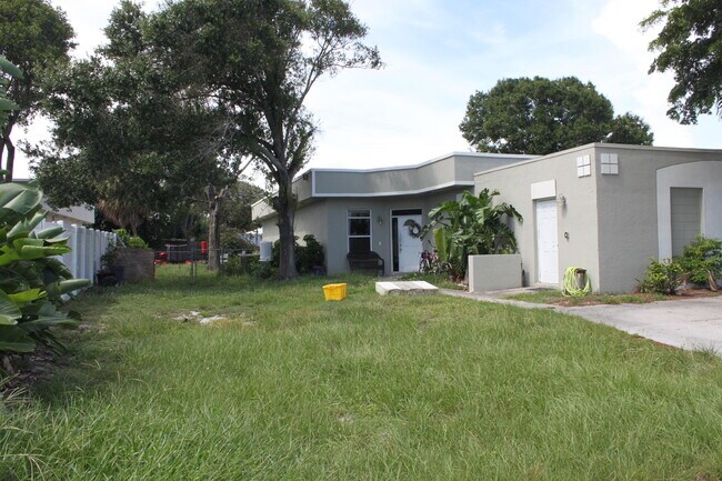 Building Photo - 673 Ipswich St