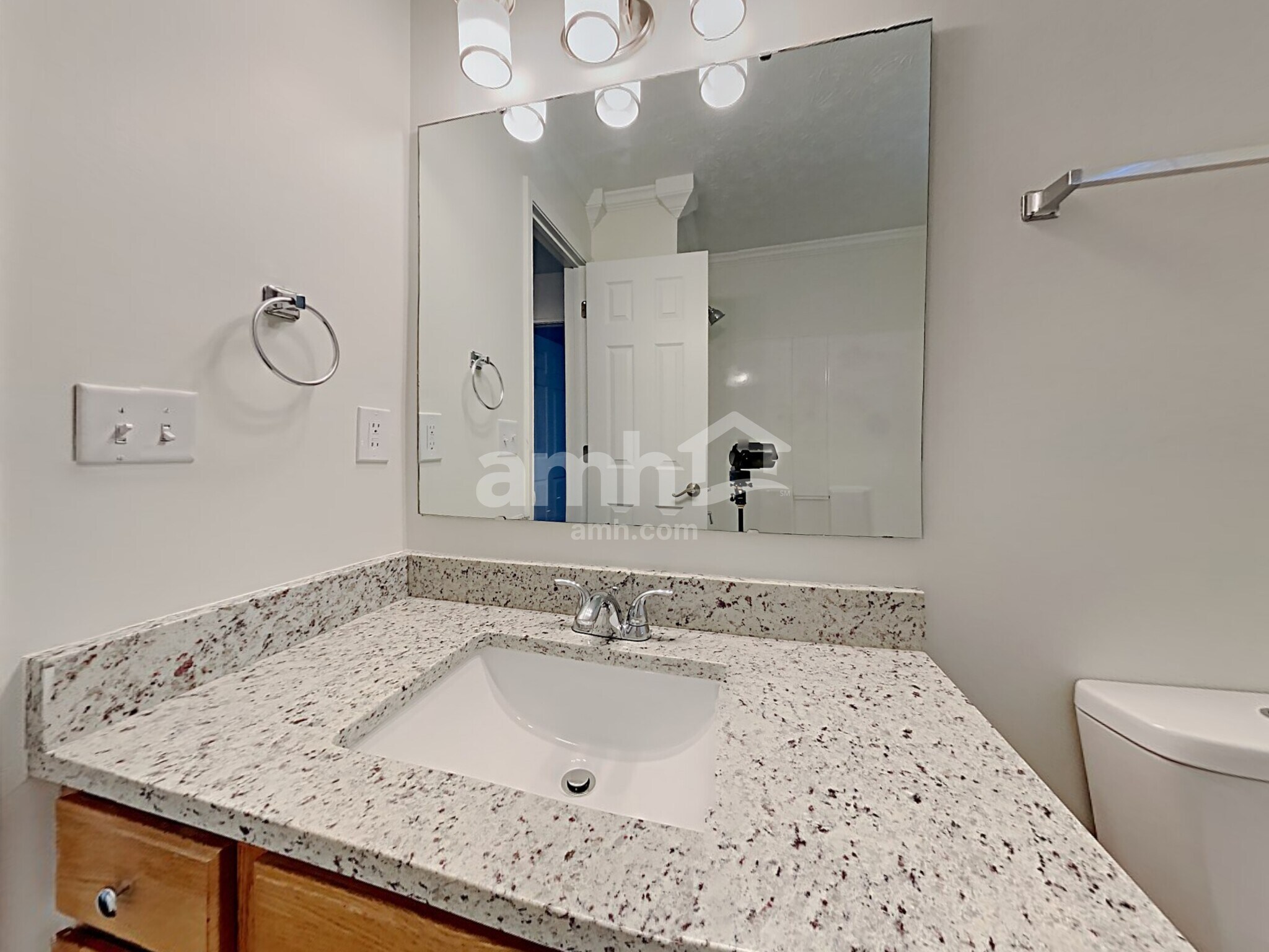 Building Photo - 6581 Daisy Hill Ct