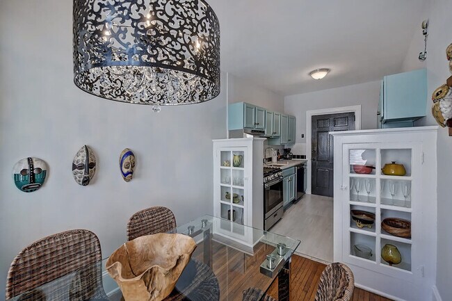 Building Photo - 518 Lamar Ave