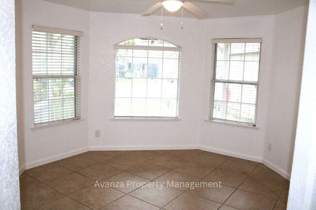 Building Photo - Home for Rent 5428 W. Saginaw Ave Fresno, CA 93722 Description 4 Bedroom/2 Bath Home in Fresno (D...