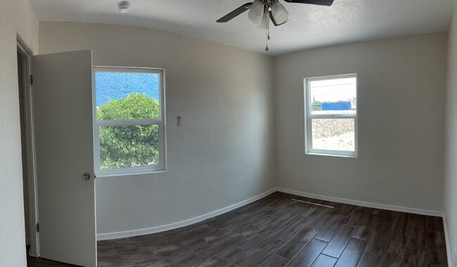 Building Photo - 608 Barcelona Dr