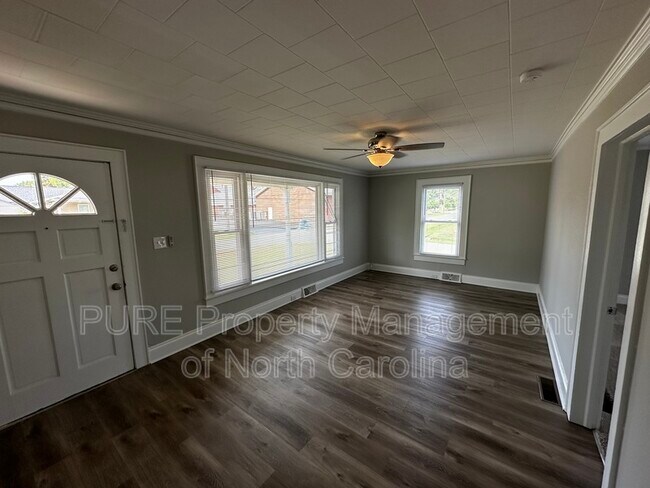 Building Photo - 1101 Woodlawn St