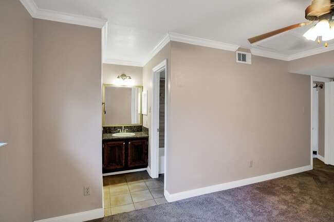 Building Photo - 12630 Summer Mill Dr