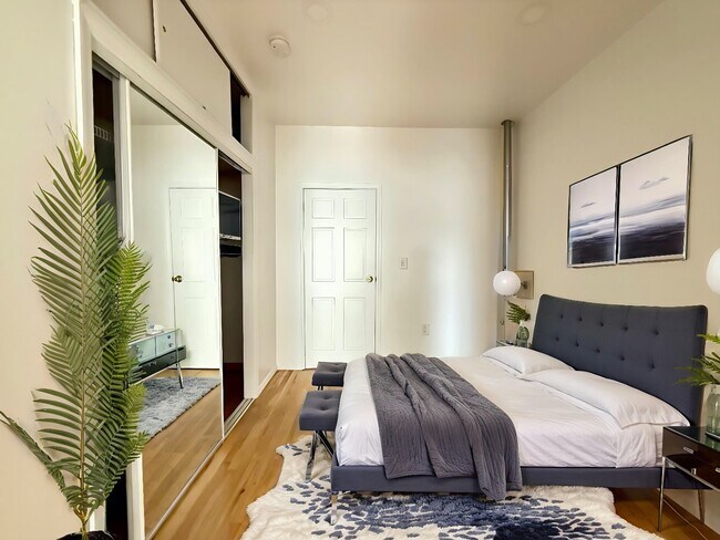 Building Photo - 554 Leonard St