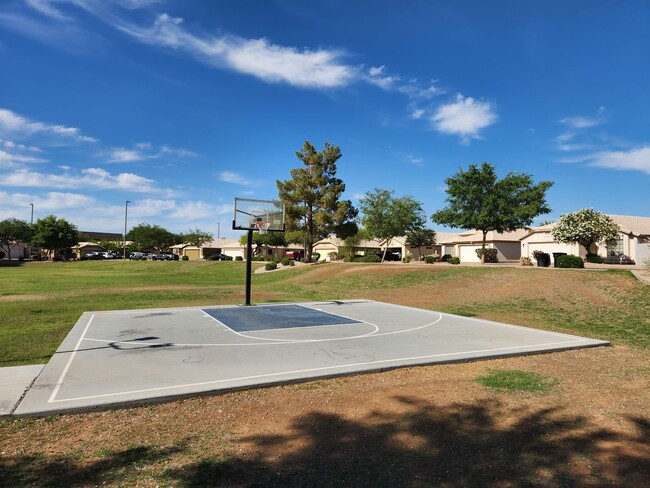 Building Photo - 3 Bedroom Home in Westbank Estates Near E ...