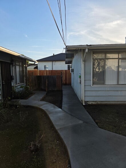 3250 1/2 Side entry - 3250 1/2 Walnut Grove Ave