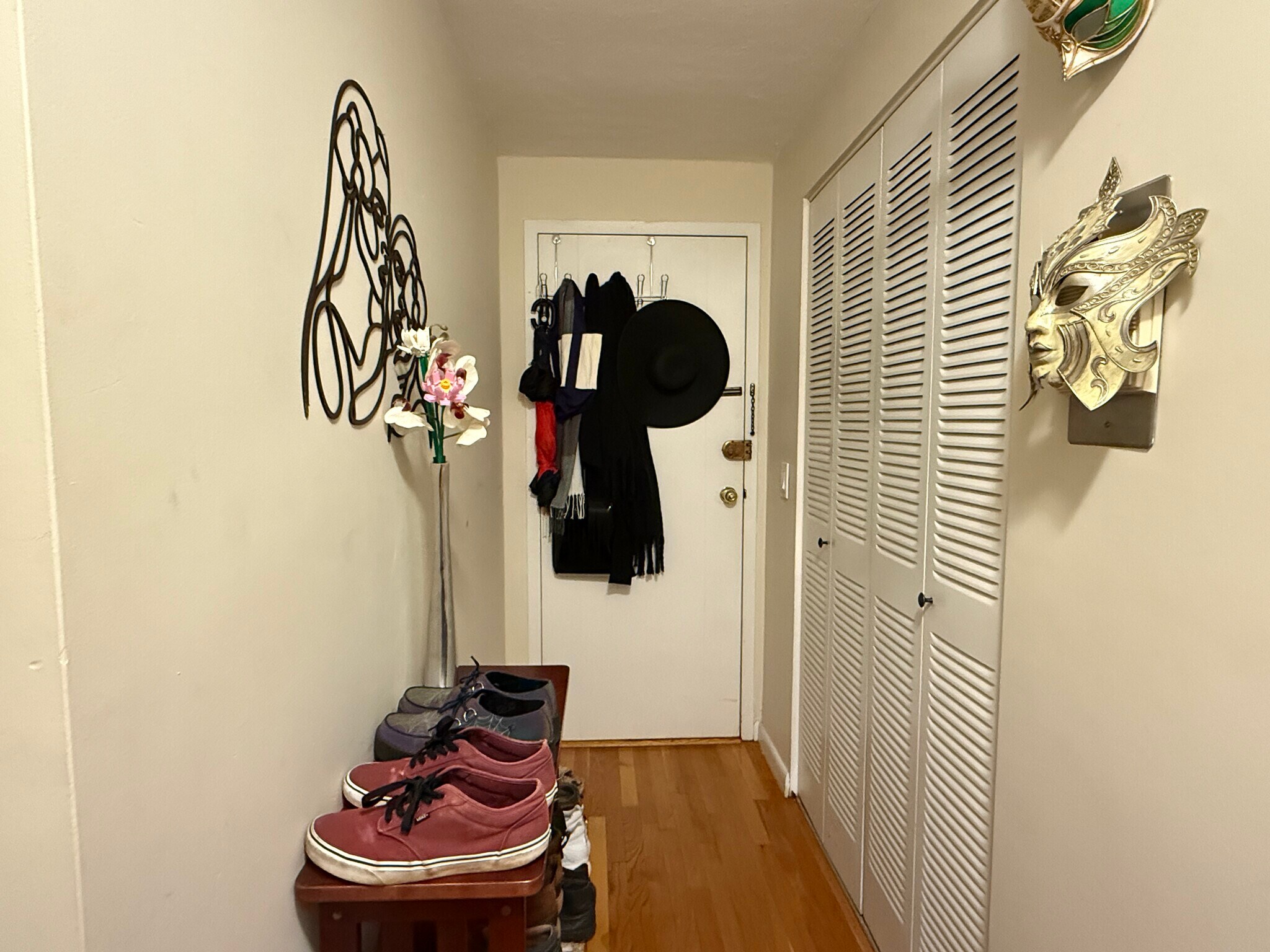 Building Photo - 216 Kent St