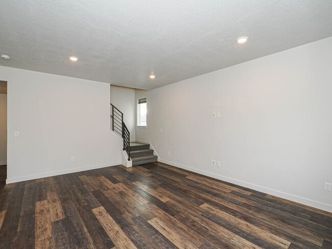 Building Photo - 3 bedroom, 2.5 Bathroom Saratoga Springs Home