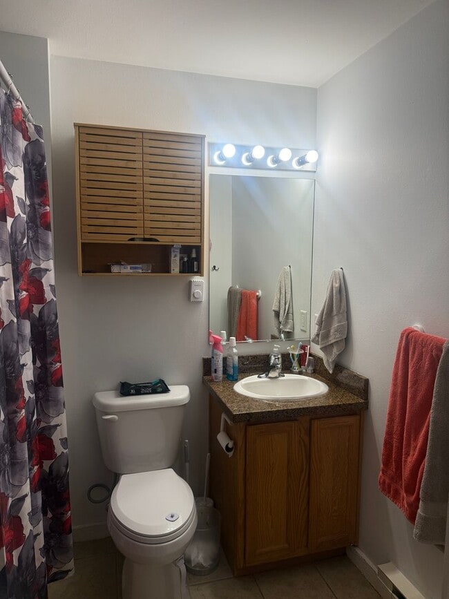 Building Photo - Ground Level Ponds Studio - Partially Furnished Unit