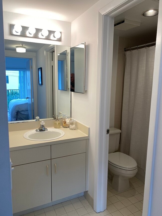 Building Photo - 2756 Day Ave