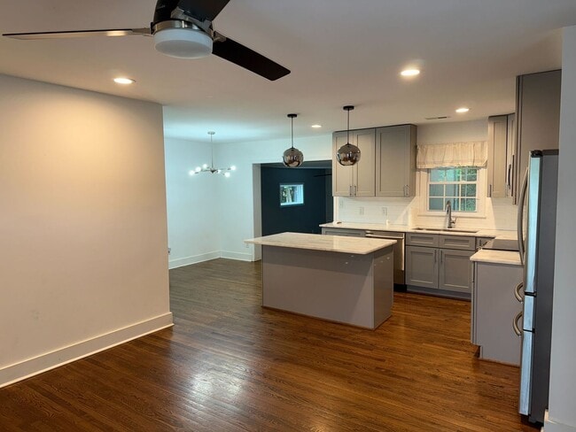 Building Photo - Beautiful Three Bedroom Home in Plaza Midwood!