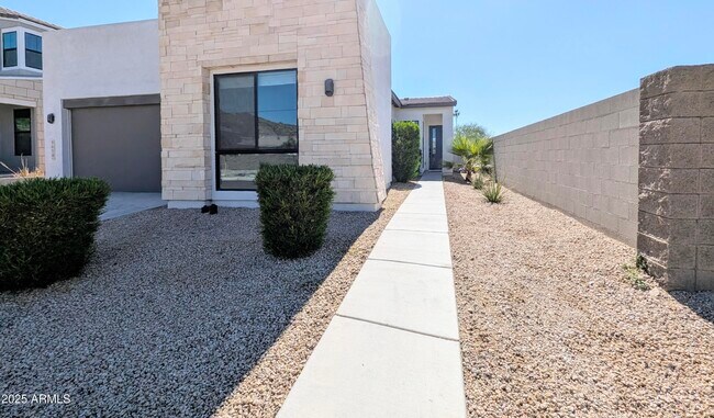 Building Photo - 9414 S 7th Pl
