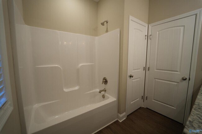 Building Photo - 204 Joan Cir