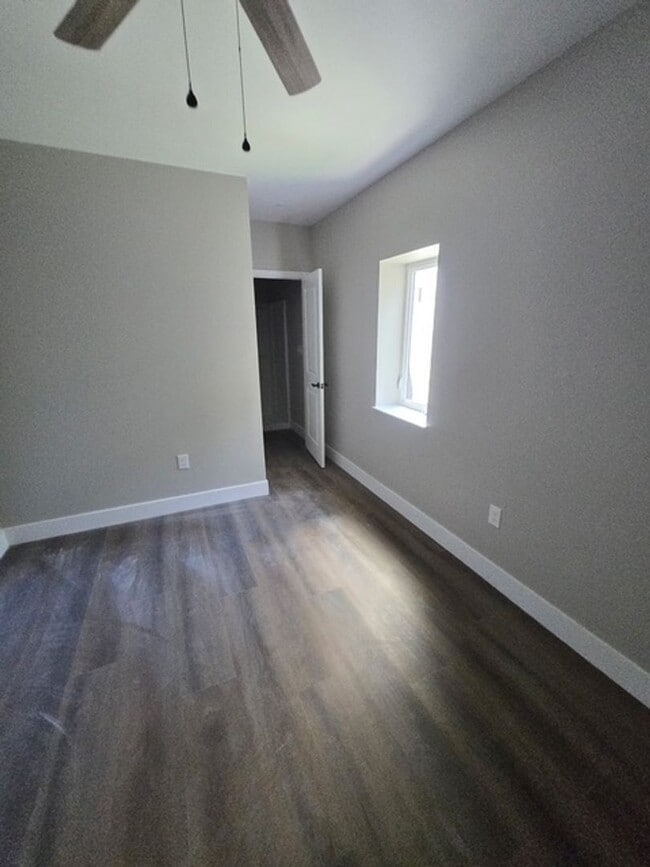 Building Photo - 403 McFarland St