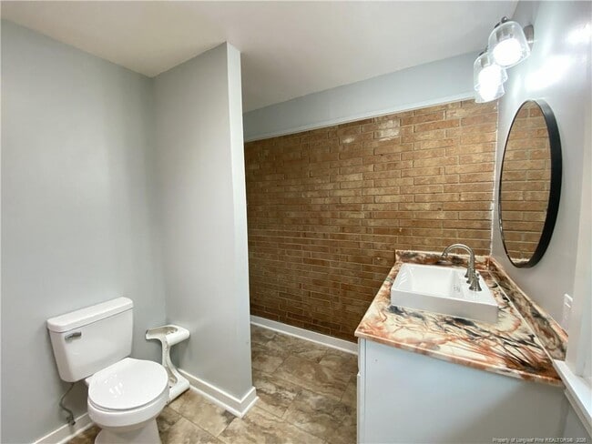 Building Photo - 290 Lemont Dr