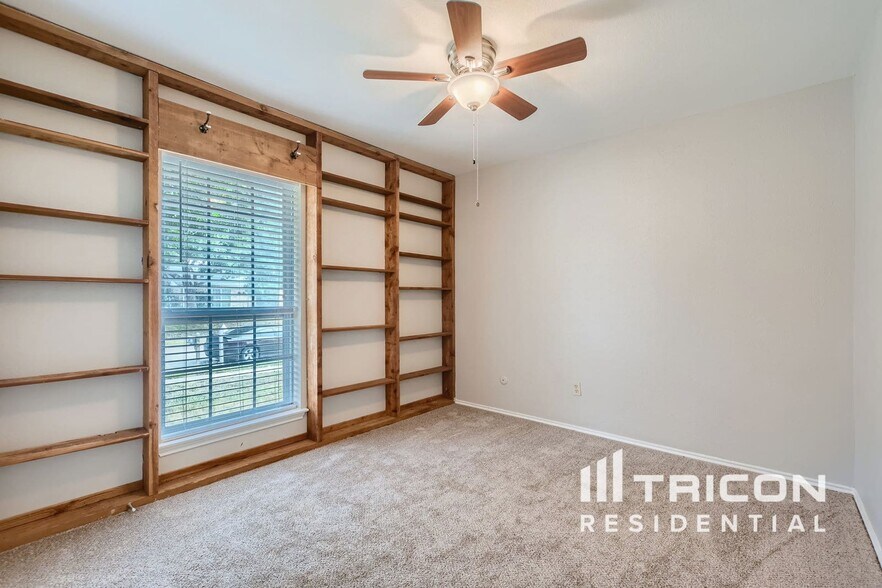 Building Photo - 4922 Willowhaven Cir