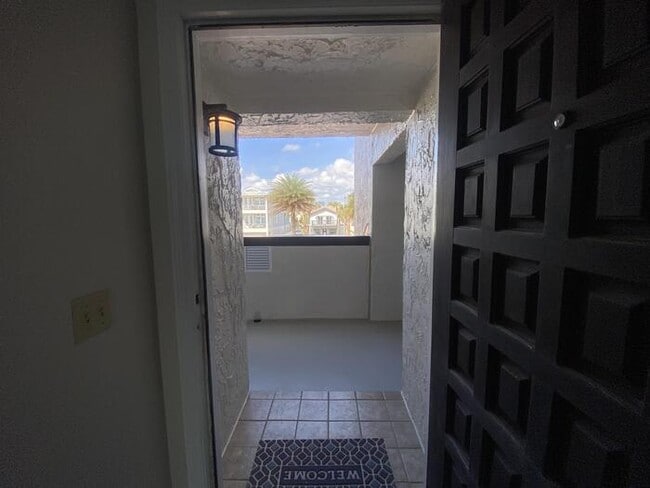 Building Photo - 275 1st St S