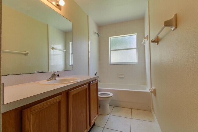 Building Photo - 13118 Pinyon Dr