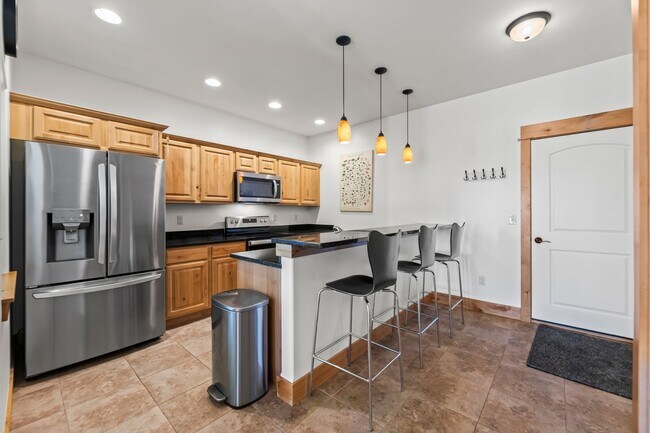 Building Photo - High End 3 Bed 2.5 Bath Home In Bozeman! N...