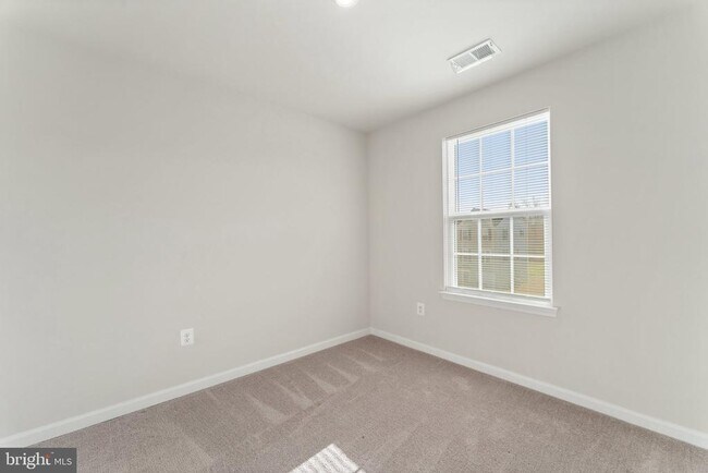 Building Photo - 36087 Fawn Ln