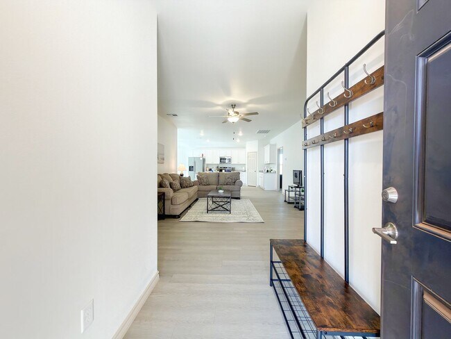 Building Photo - The Perfect Blend of Function and Luxury