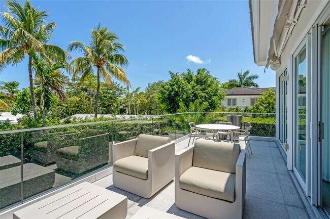 Building Photo - 420 Island Dr