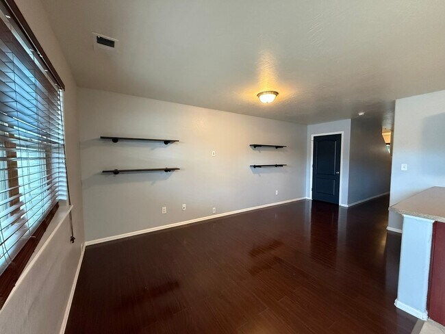 Building Photo - 651 1/2 Serenity LN