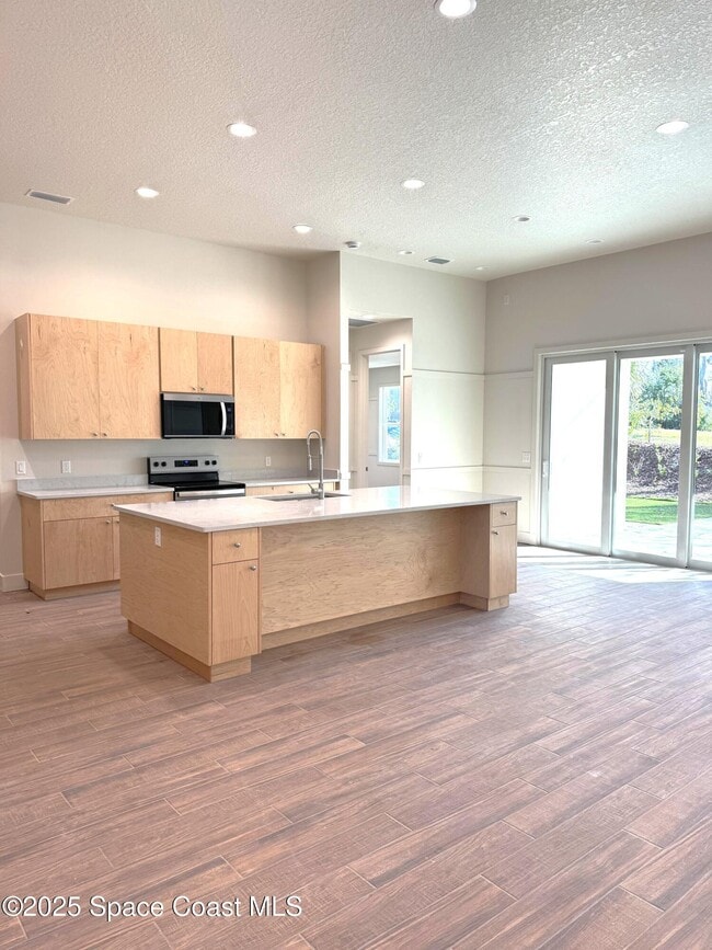 Building Photo - 2801 Edington Dr