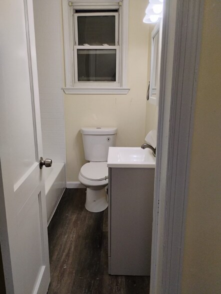 Building Photo - 2102 Parksley Ave