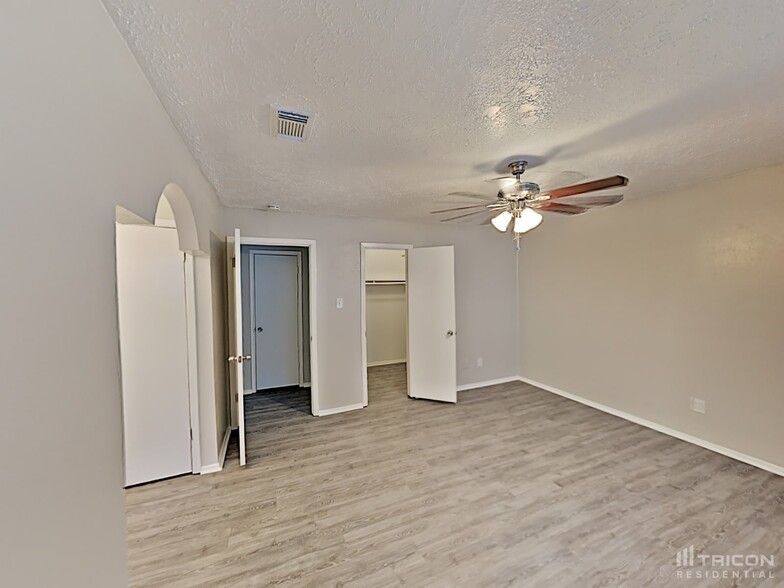 Building Photo - 120 WoodCrest Dr
