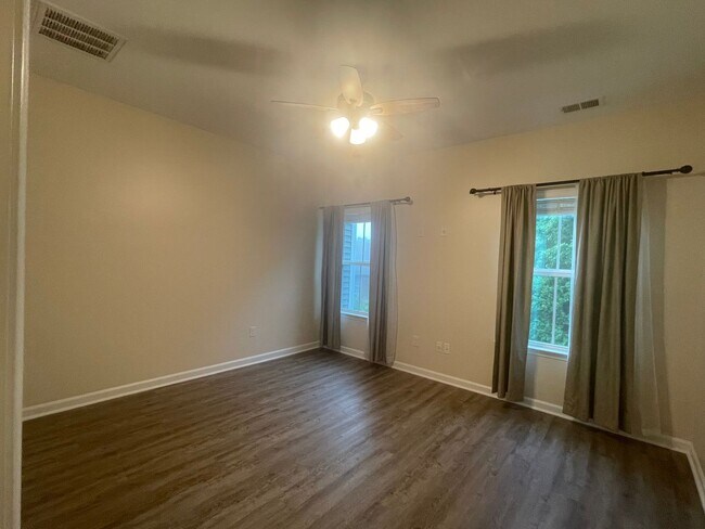 Building Photo - Beautiful home in Clearfield Oaks