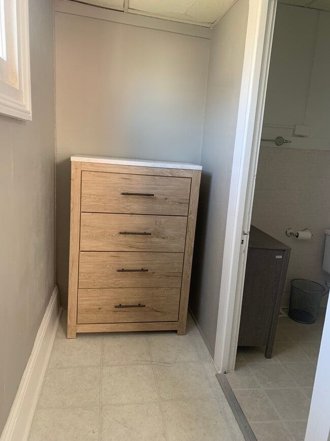 Building Photo - 618 N 5th St