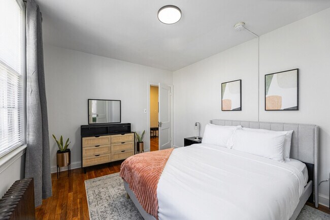 Building Photo - 4000 Vine St