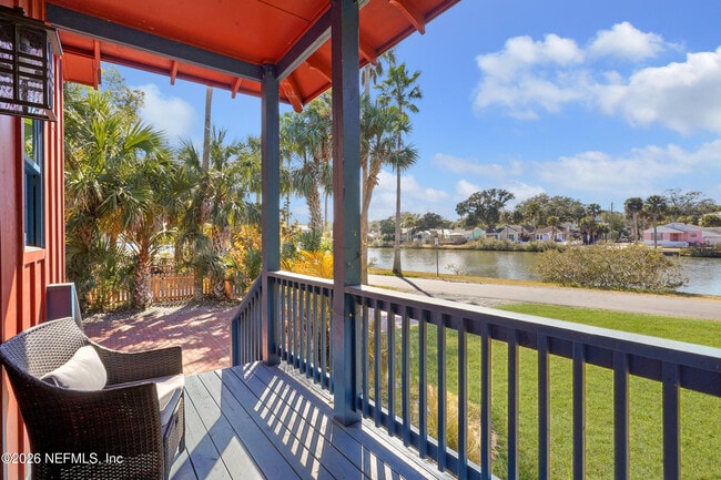 Building Photo - 290 St George St