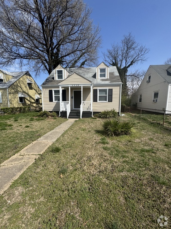 Building Photo - 1110 E 16th St